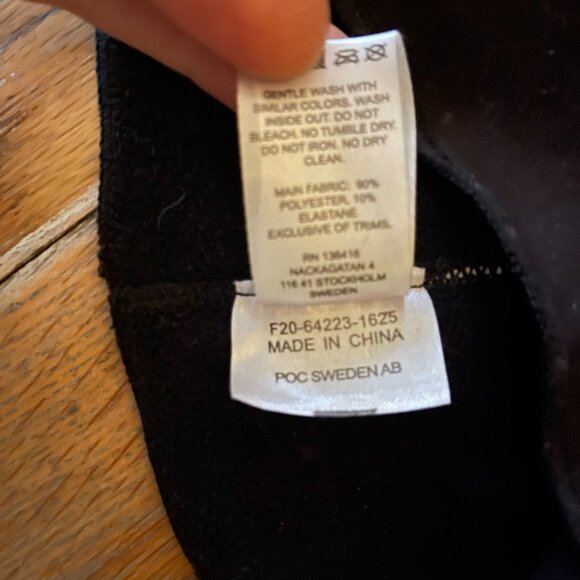 POC synthetic black beanie/nice condition/width across bottom-10 1/4 - Picture 3 of 4
